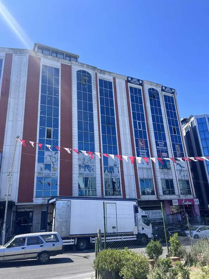 KAVACIK BEŞLER PLAZADA 160 M² SATILIK PRESTİJLİ OFİS