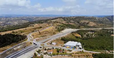 İZMİTTE  ÇUBUKLUBALADA KANDIRA YOLU ÜZERİNDE 

MUHTEŞEM KONUMLU KİRALIK ARSA