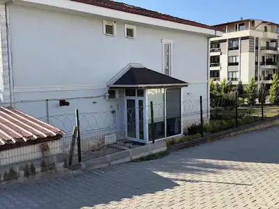REMAX’DEN KANDIRA ÇARŞI’DA SATILIK MÜSTAKİL 4+1 VİLLA