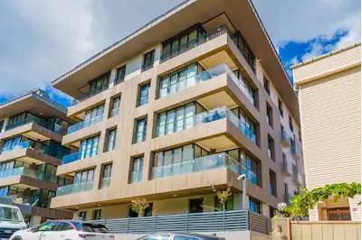 ÜSKÜDAR KÜÇÜKSU  MH..GÜVENLIKLI  OTOPARK LI SATILIK 4+1 DAIRE