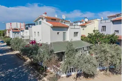 GÜZELBAHÇE ÇELEBI'DE TAM MÜSTAKIL KÖŞE KONUMLU 4+1 VILLA