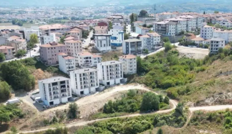 SAKARYA SERDİVAN BEŞKÖPRÜ’DE MÜSTAKİL PARSEL KONUT İMARLI SATILIK ARSA REMAX HÜR'DEN