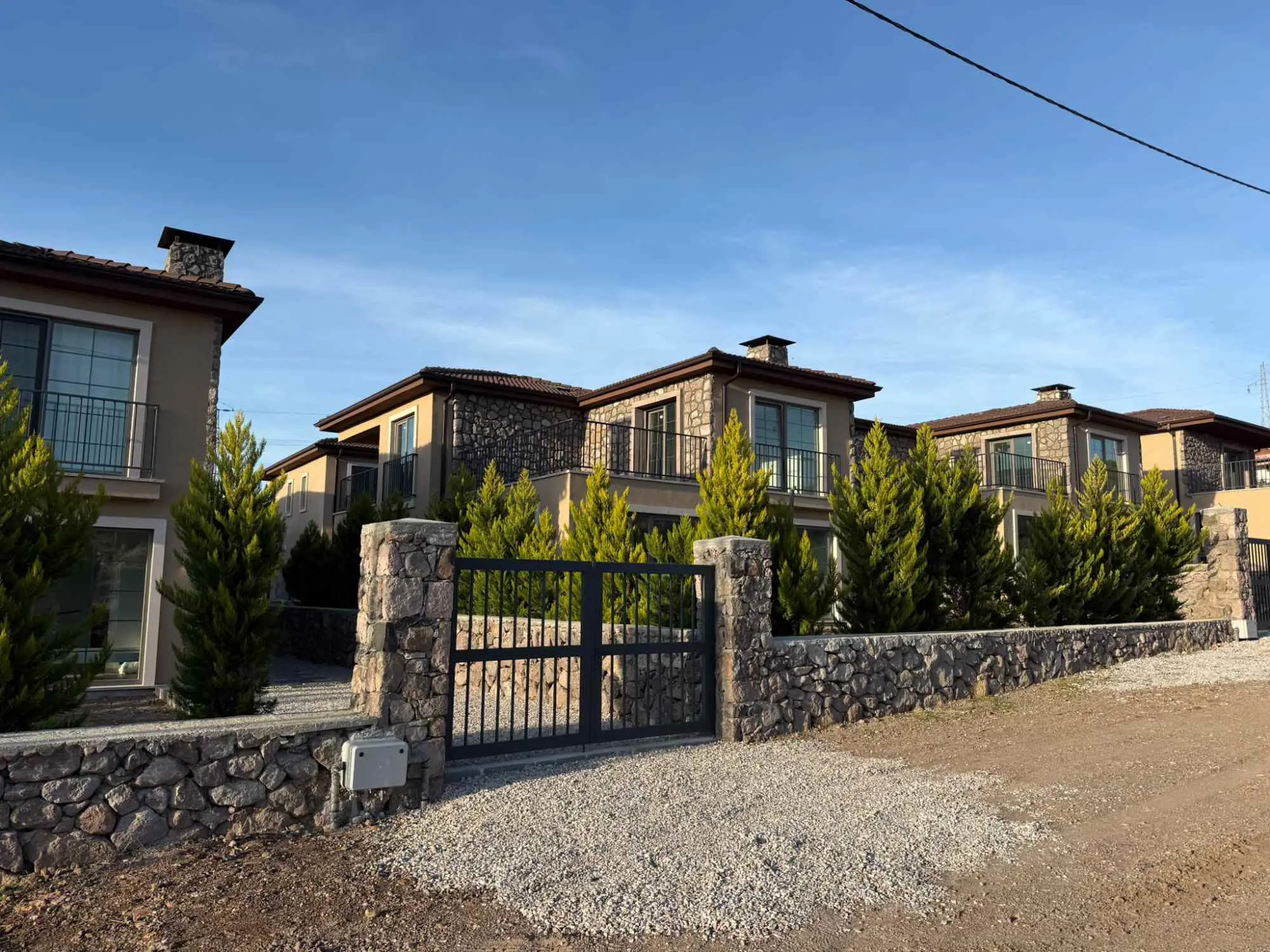 ÇANAKKALE ASSOS’TA DOĞAYLA İÇ İÇE MÜSTAKİL TAPULU 4+1 SATILIK VİLLA