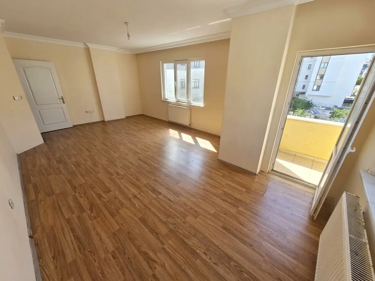 KURTKÖY MERKEZDE 2+1 BALKONLU 87M² ARAKAT 2