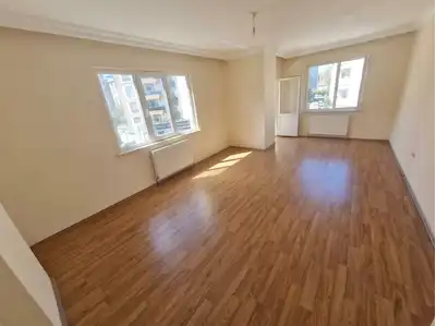 KURTKÖY MERKEZDE 2+1 BALKONLU 87M² ARAKAT