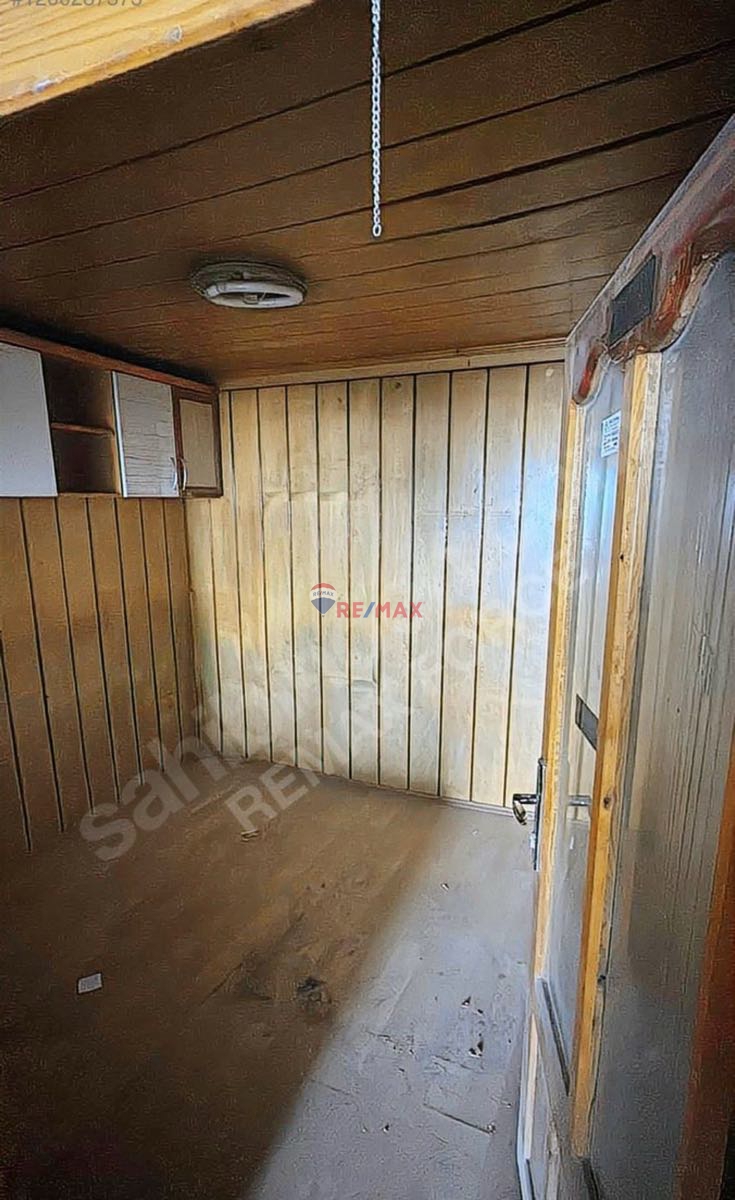 HÜDAİ ORAL CADDESİNDE SIFIR BASAMAK İŞ YERİ