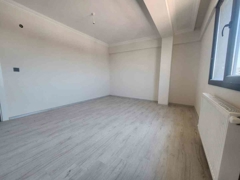 SIFIR 2+1 ARA KAT AÇIK MUTFAKLI MERKEZİ KONUMDA