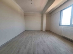 SIFIR 2+1 ARA KAT AÇIK MUTFAKLI MERKEZİ KONUMDA