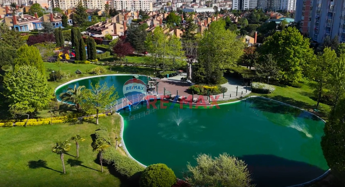 ÇEKMEKÖY ÜN EN GÜZEL SITELERINDEN AQUA MANORS TA YENILENMIŞ SATILIK BOŞ 3+1 