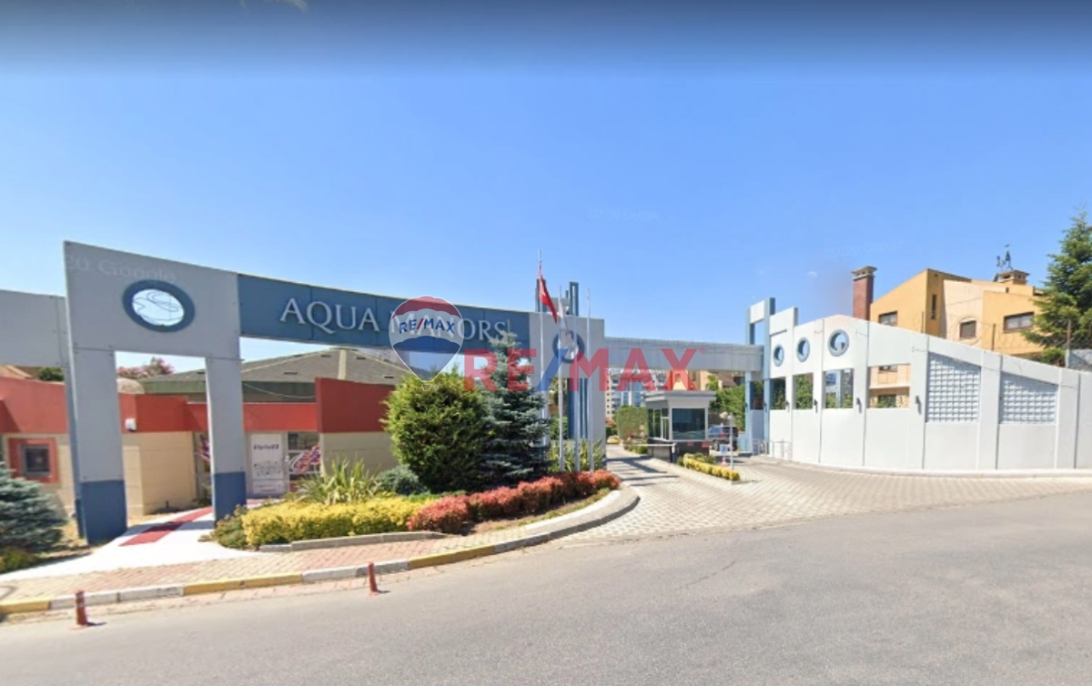 ÇEKMEKÖY ÜN EN GÜZEL SITELERINDEN AQUA MANORS TA YENILENMIŞ SATILIK BOŞ 3+1 