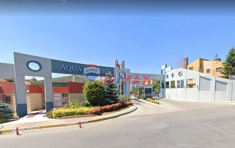 ÇEKMEKÖY ÜN EN GÜZEL SITELERINDEN AQUA MANORS TA YENILENMIŞ SATILIK BOŞ 3+1 