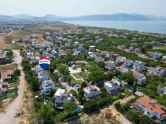 DİKİLİ DOĞANKENT SİTESİNDE EŞYALI SATILIK TRİPLEKS