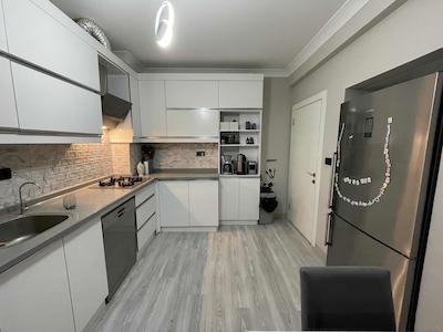 ACİL ÖZDEBİRLİK SİTESİNDE YATIRIMLIK 4 KATLI MÜSTAKİL VİLLA