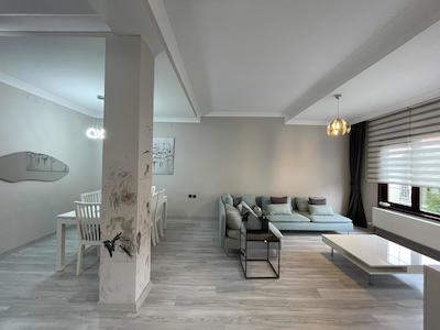 ACİL ÖZDEBİRLİK SİTESİNDE YATIRIMLIK 4 KATLI MÜSTAKİL VİLLA