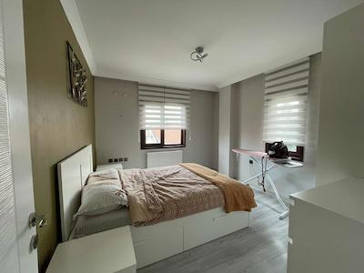 ACİL ÖZDEBİRLİK SİTESİNDE YATIRIMLIK 4 KATLI MÜSTAKİL VİLLA