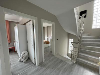 ACİL ÖZDEBİRLİK SİTESİNDE YATIRIMLIK 4 KATLI MÜSTAKİL VİLLA