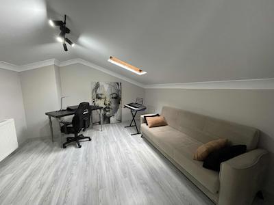 ACİL ÖZDEBİRLİK SİTESİNDE YATIRIMLIK 4 KATLI MÜSTAKİL VİLLA