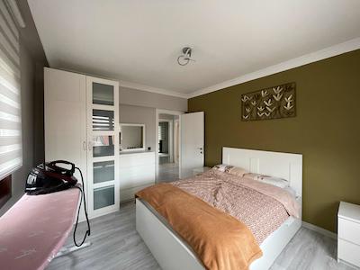 ACİL ÖZDEBİRLİK SİTESİNDE YATIRIMLIK 4 KATLI MÜSTAKİL VİLLA