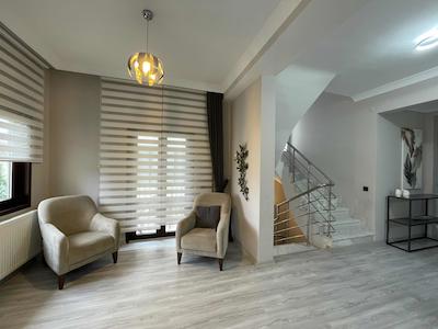 ACİL ÖZDEBİRLİK SİTESİNDE YATIRIMLIK 4 KATLI MÜSTAKİL VİLLA