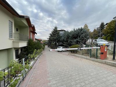 ACİL ÖZDEBİRLİK SİTESİNDE YATIRIMLIK 4 KATLI MÜSTAKİL VİLLA