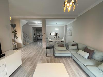 ACİL ÖZDEBİRLİK SİTESİNDE YATIRIMLIK 4 KATLI MÜSTAKİL VİLLA