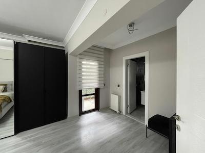 ACİL ÖZDEBİRLİK SİTESİNDE YATIRIMLIK 4 KATLI MÜSTAKİL VİLLA