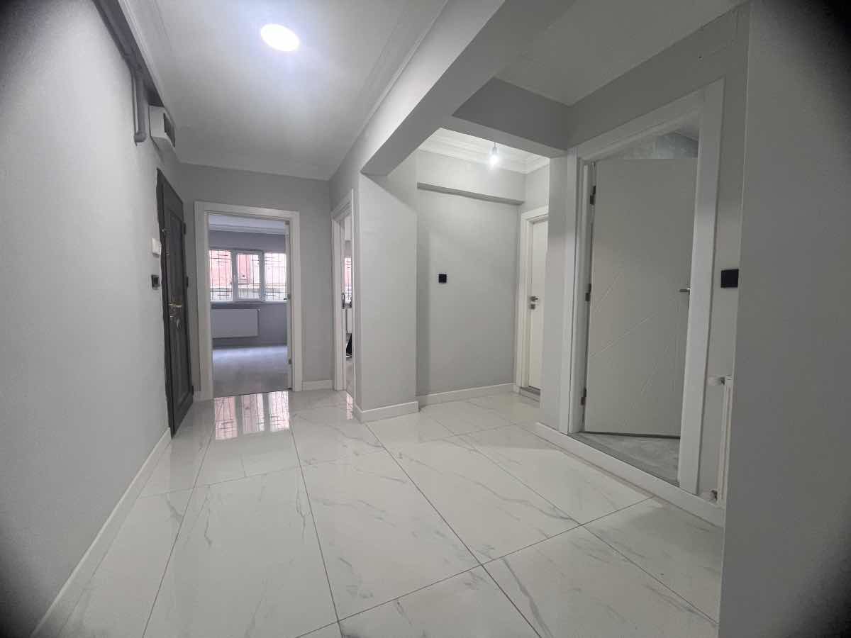 REMAX BEYAZ NAMAZGAH MAHALLESİ'NDE KOMPLE YENİLENMİŞ 2+1 SATILIK DAİRE