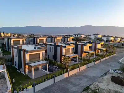 KUŞADASI'NDA ÖZEL HAVUZLU 4+1 TAM MÜSTAKİL SATILIK VİLLA