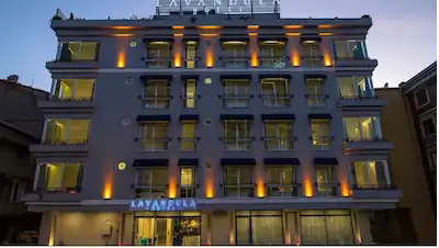 LEVENTİN KALBİNDE PLAZALARIN ARASINDA FAAL VE RUHSATLI OTEL
