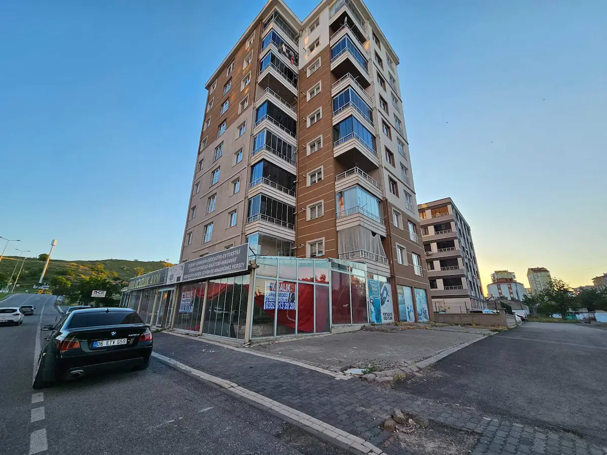 ŞEHRİN EN İŞLEK NOKTASINDA 300 M² DEV KİRALIK MAĞAZA