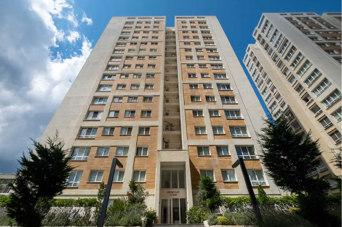 TUZLA AYDINLI LOKUM EVLER SİTESİ’NDE SATILIK 2,5+1 DAİRE