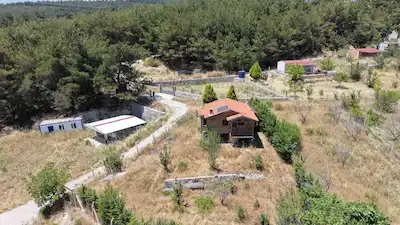 BORNOVA YAKA'DA ŞEHIR VE DOĞA MANZARALI, ŞÖMINELI AHŞAP YAŞAM ALANI