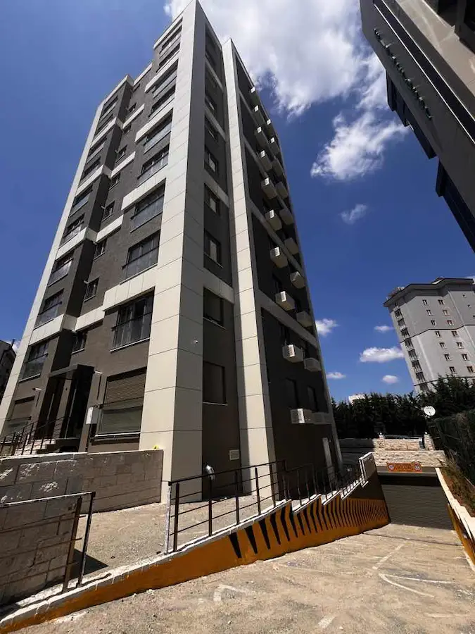 ATAŞEHİR’DE MERKEZİ KONUMDA DONANIMLI SIFIR BİNADA KİRALIK 1+1 DAİRE