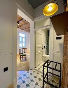 FİRUZAĞA’DA YÜKSEK TAVAN KAT MÜLKİYETLİ, BALKONLU 2. KAT 2,5+1 DAİRE 