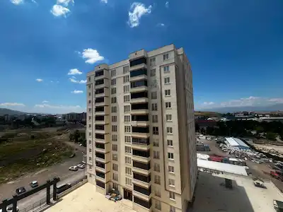 REMAX İLKE'DEN FLORYA SİTESİ'NDE SATILIK 4+1 LÜKS ARA KAT DAİRE