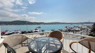 ARNAVUTKÖY'DE EŞSIZ BOĞAZ MANZARALI SATILIK PRESTIJLI DAIRE