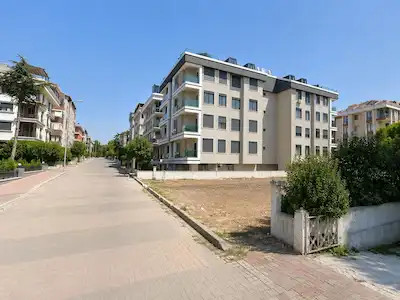 BAHÇELIEVLER ÇALIŞLAR YAKINI 70 M2 BAHÇE KATI HISSESI