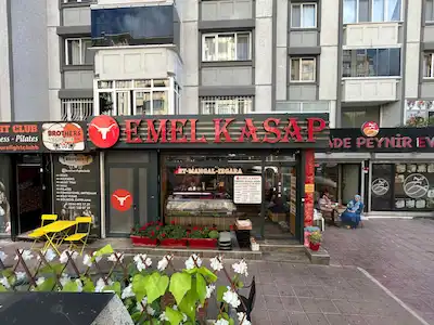 MİMAROBA MERKEZDE YAYA TRAFİĞİ YÜKSEK CADDE ÜZERİ SATILIK DÜKKAN