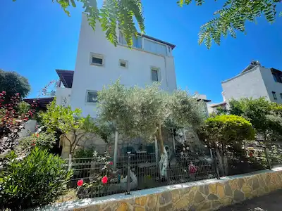 GÜMÜŞLÜK TE SATILIK SITE IÇI MÜSTAKIL VILLA 3+1