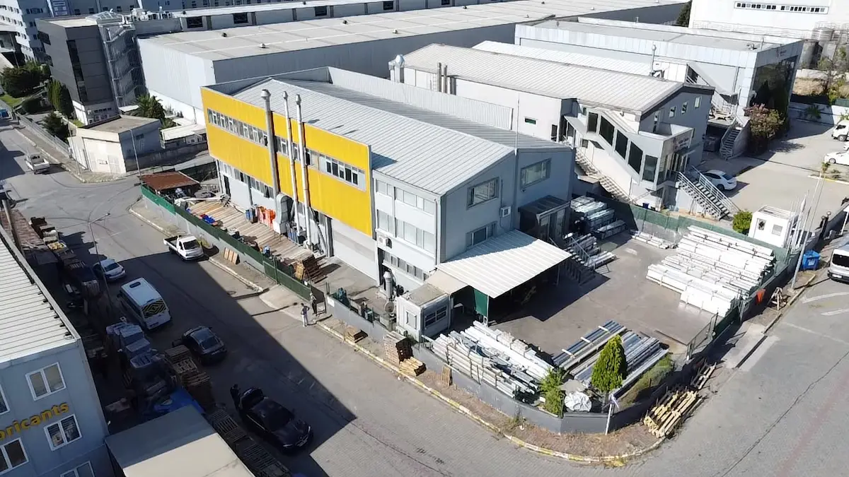 TUZLA KOSB'DA 1.750 M² KAPALI ALANLI SATILIK FABRIKA