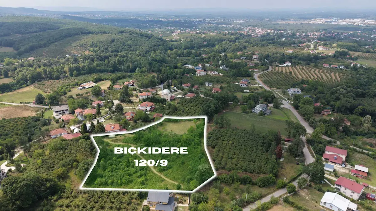 AKYAZI BIÇKIDERE’DE KÖYİÇİ 3.188 M² HİSSELİ ARSA (ADA 120 / PARSEL 9)