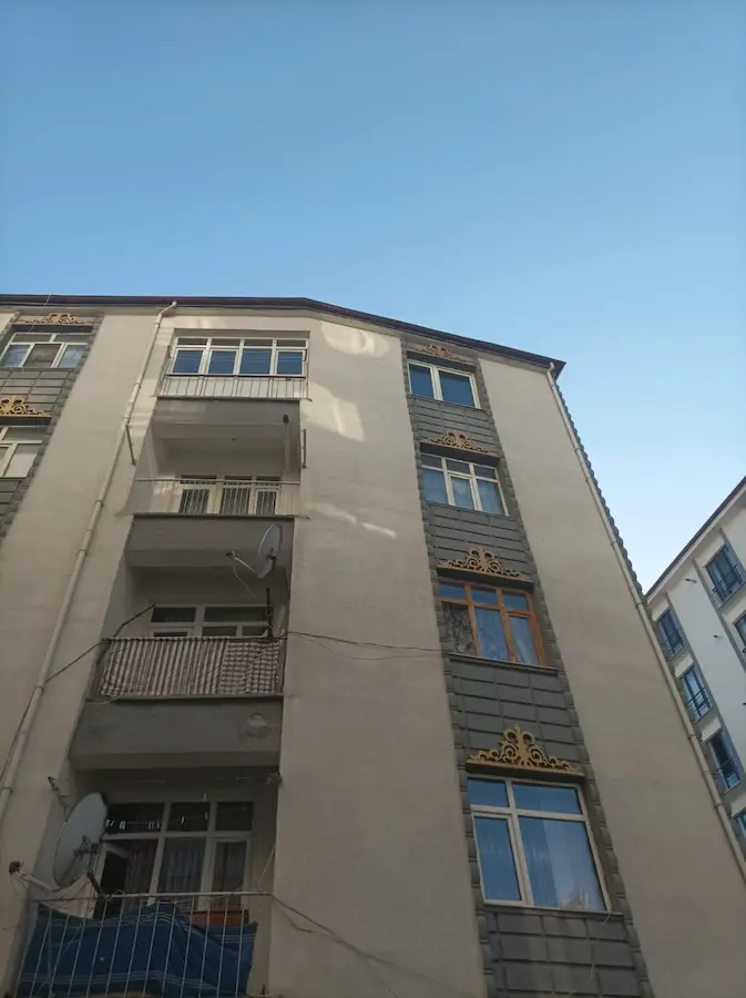 ELAZIĞ’IN DEĞERLİ BÖLGESİNDE SATILIK GENIŞ VE FERAH 3+1 DAİRE