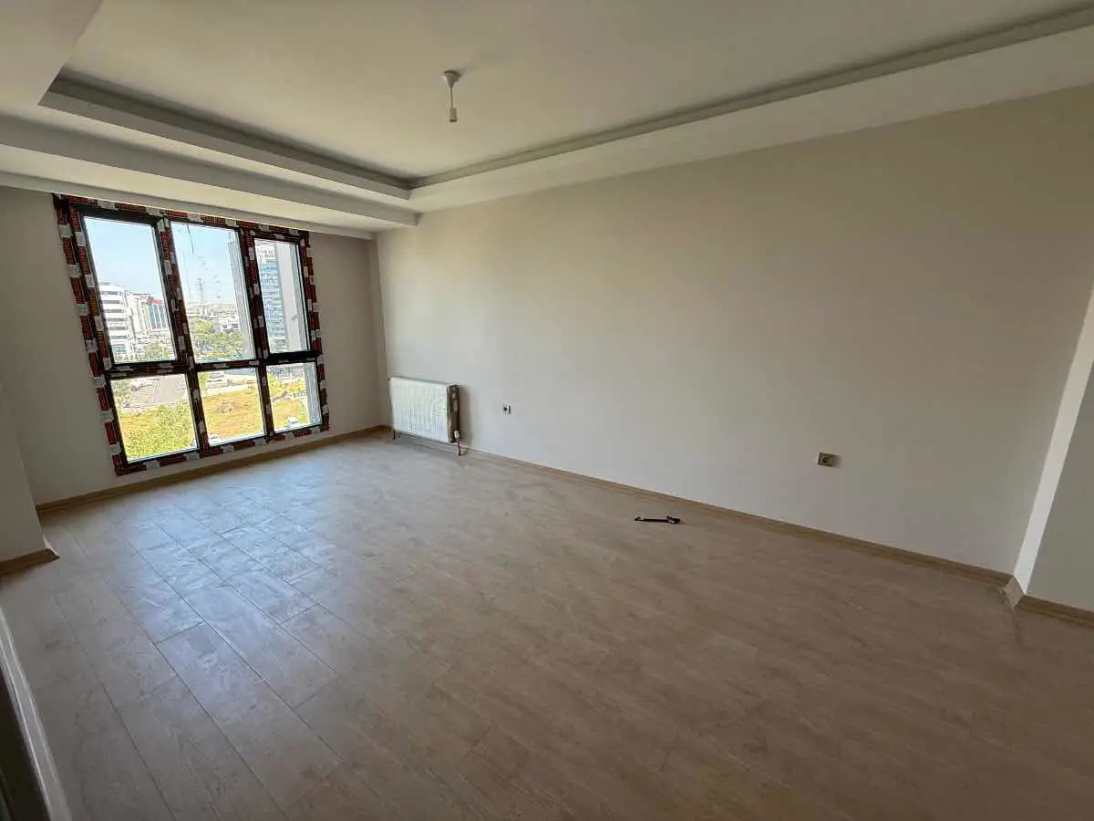 REMAX'TAN MAHMUTBEY'DE KIRALIK 2+1 SIFIR SITE DAIRESI