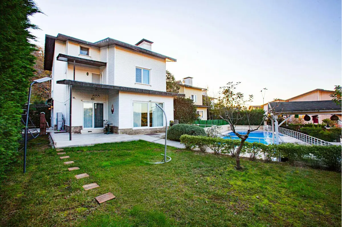 USKUMRUKÖY KORU VİLLALARINDA SATILIK TRIPLEX LÜKS VİLLA