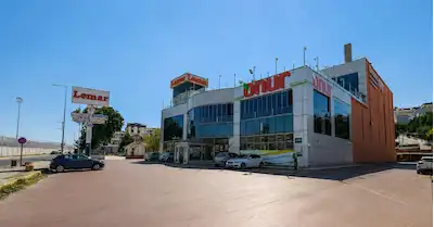 RE/MAX LAND'DEN ÇERKEZKÖY'DE KİRALIK TİCARİ İŞ YERİ AVM KATI 1500 M²