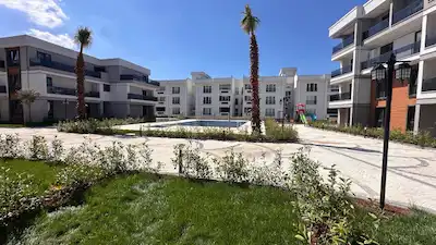BAŞİSKELE YUVACIK PAŞADAĞDA HAVUZLU SİTE İÇİ 1+1 YÜKSEK GİRİŞ
