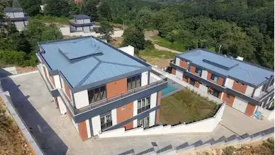 ÇEKMEKÖY REŞADİYE’DE BUTİK SİTEDE MÜSTAKİL HAVUZLU 450M² VİLLA