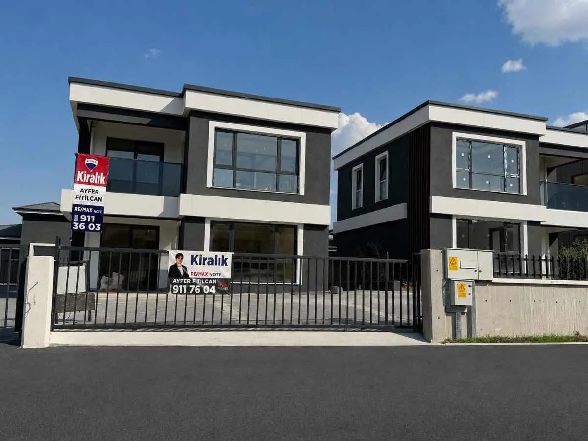 YENİ BAĞLICA’DA MÜKEMMEL KONUMDA, 4+2 BAĞIMSIZ VE KOMPAKT KİRALIK VİLLA