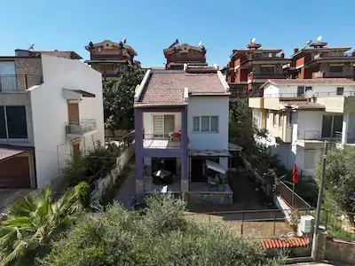 KADINLAR DENİZİNDE TAM MÜSTAKİL SATILIK BÜYÜK BAHÇELİ 4+1 VİLLA