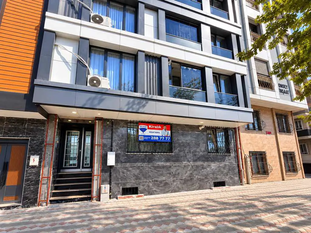 SULTANÇİFLİĞİNDE EBEVEYN BANYOLU SIFIR YAPI 2+1 KİRALIK DAİRE
